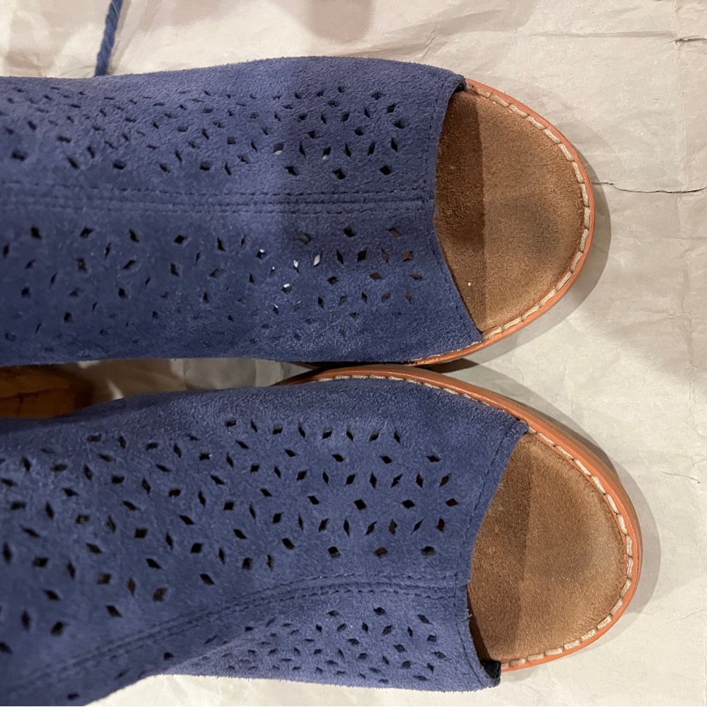Toms Elba Boots Women’s Size 7.5 Peep Toe Perforated Ankle Blue Bootie Suede - Picture 5 of 11